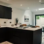 Hayy Collection Townhouse Living At Cliff Oaks *