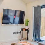 Hayy Collection Townhouse Living At Cliff Oaks *