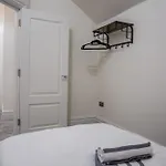 Hayy Collection Townhouse Living At Cliff Oaks Leeds (West Yorkshire)