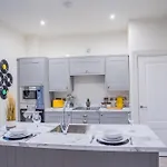 Hayy Collection Townhouse Living At Cliff Oaks