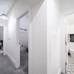 Hayy Collection Townhouse Living At Cliff Oaks *
