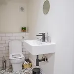 Hayy Collection Townhouse Living At Cliff Oaks Leeds (West Yorkshire)
