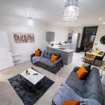Hayy Collection Townhouse Living At Cliff Oaks * Leeds (West Yorkshire)