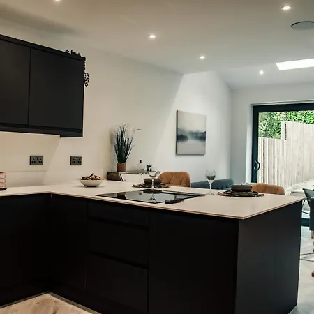 Hayy Collection Townhouse Living At Cliff Oaks *