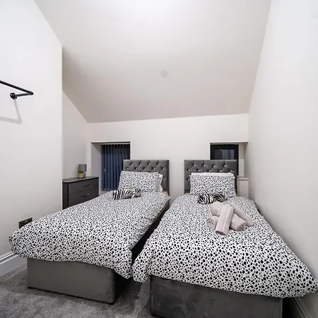 アパート Hayy Collection Townhouse Living At Cliff Oaks リーズ