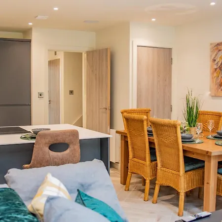 Hayy Collection Townhouse Living At Cliff Oaks Apartment Leeds (West Yorkshire)