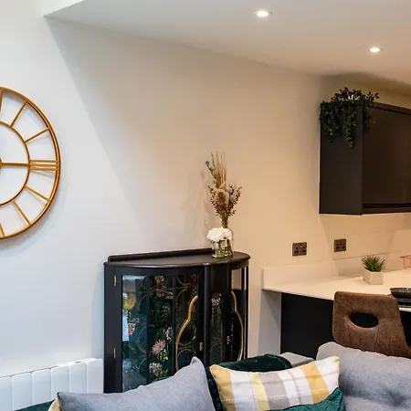 Apartment Hayy Collection Townhouse Living At Cliff Oaks Leeds (West Yorkshire)