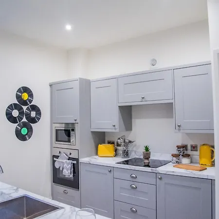 Hayy Collection Townhouse Living At Cliff Oaks Apartment