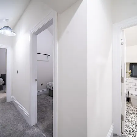 Hayy Collection Townhouse Living At Cliff Oaks *