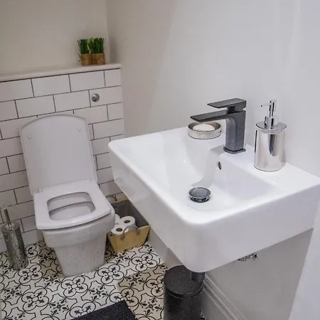 Hayy Collection Townhouse Living At Cliff Oaks *