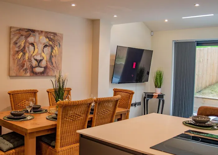 Hayy Collection Townhouse Living At Cliff Oaks * リーズ