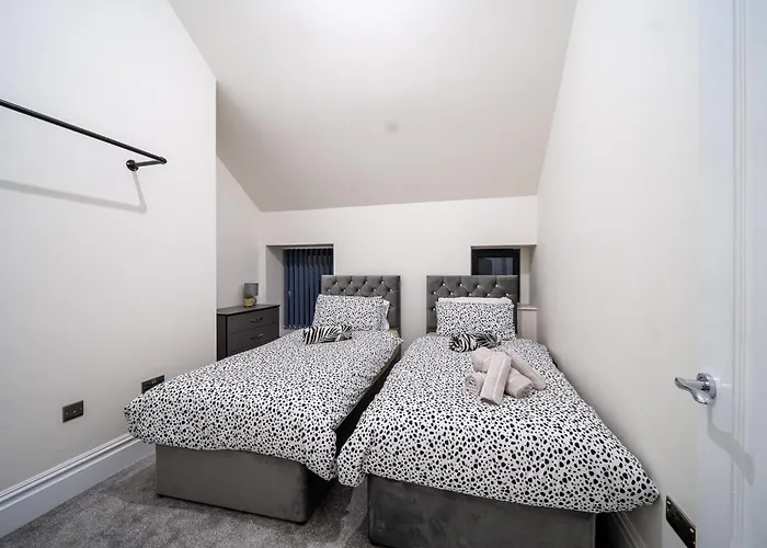 アパート Hayy Collection Townhouse Living At Cliff Oaks リーズ