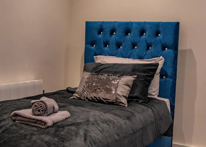 Hayy Collection Townhouse Living At Cliff Oaks * リーズ