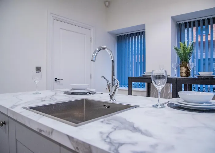 Hayy Collection Townhouse Living At Cliff Oaks * Leeds (West Yorkshire)