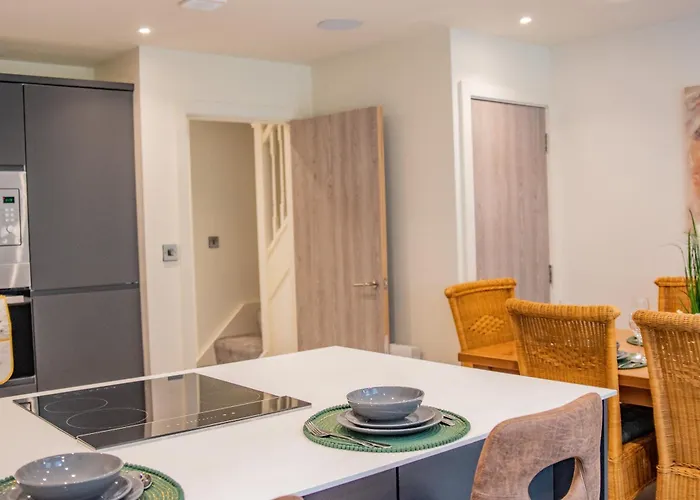 Hayy Collection Townhouse Living At Cliff Oaks 公寓