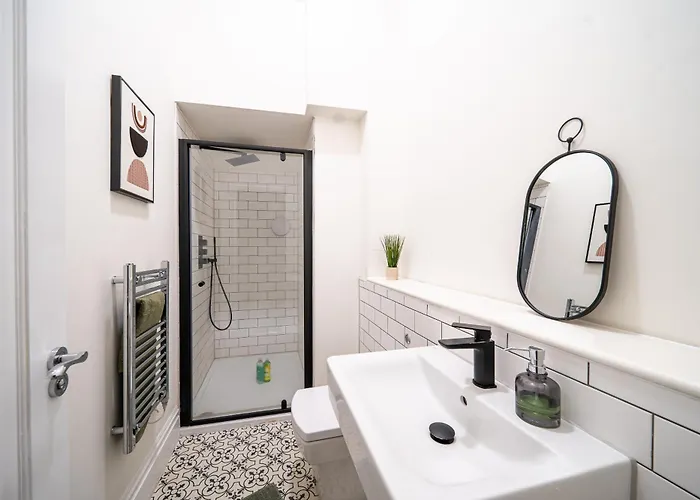 Hayy Collection Townhouse Living At Cliff Oaks * 利兹