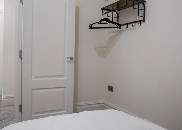 Hayy Collection Townhouse Living At Cliff Oaks Leeds (West Yorkshire)