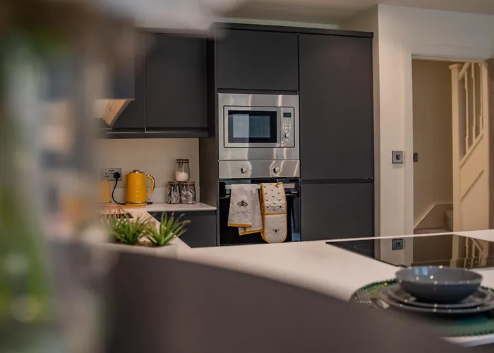 Hayy Collection Townhouse Living At Cliff Oaks * リーズ