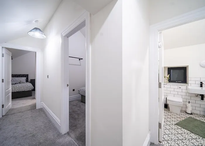 Hayy Collection Townhouse Living At Cliff Oaks *