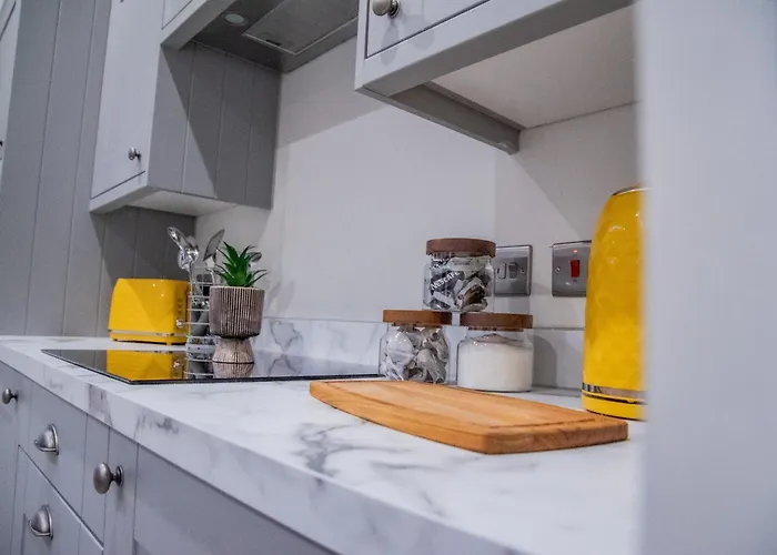 Hayy Collection Townhouse Living At Cliff Oaks Leeds (West Yorkshire)