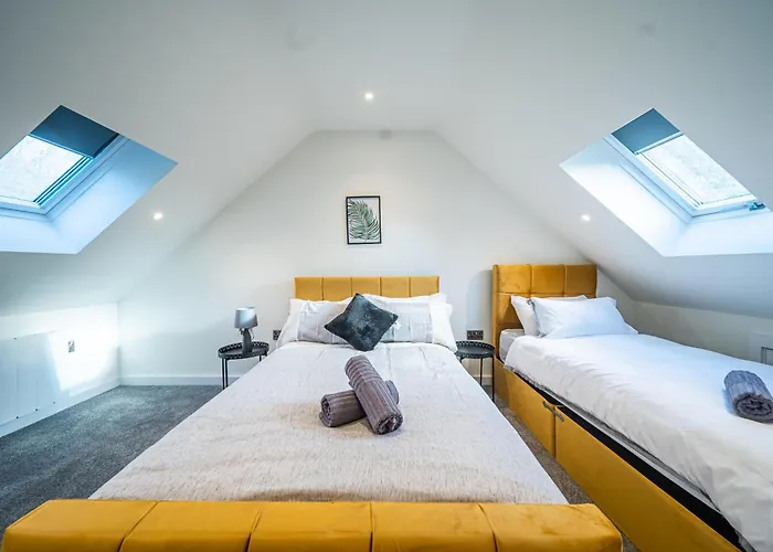 Hayy Collection Townhouse Living At Cliff Oaks * リーズ