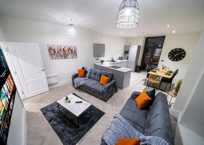 Hayy Collection Townhouse Living At Cliff Oaks * Leeds (West Yorkshire)