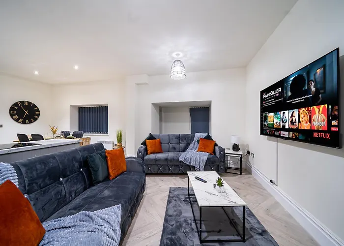 Hayy Collection Townhouse Living At Cliff Oaks * Leeds (West Yorkshire)