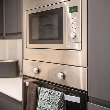 Hayy Collection Townhouse Living At Cliff Oaks Leeds (West Yorkshire)