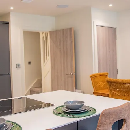 Hayy Collection Townhouse Living At Cliff Oaks Διαμέρισμα