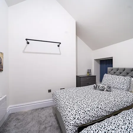 Hayy Collection Townhouse Living At Cliff Oaks Λιντς