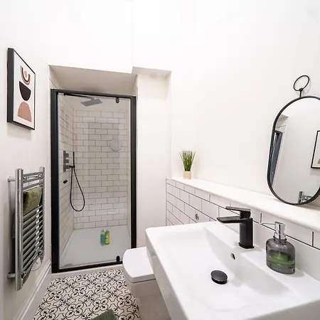 Hayy Collection Townhouse Living At Cliff Oaks * Λιντς