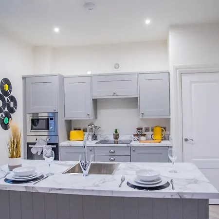 Hayy Collection Townhouse Living At Cliff Oaks