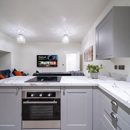 Hayy Collection Townhouse Living At Cliff Oaks Διαμέρισμα