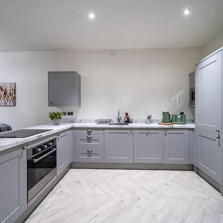 Hayy Collection Townhouse Living At Cliff Oaks *